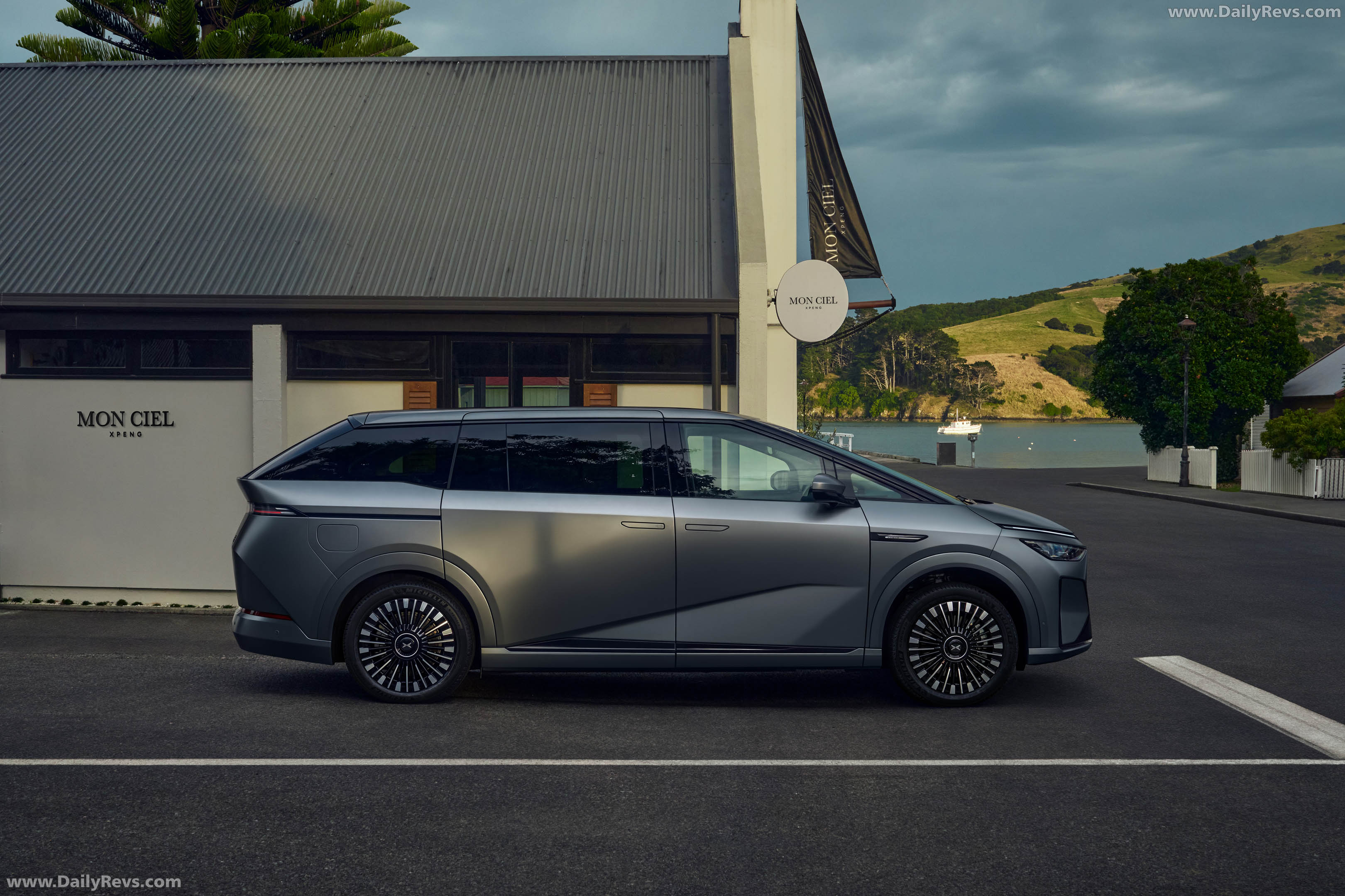 2027 Xpeng Motors X9 Side View
